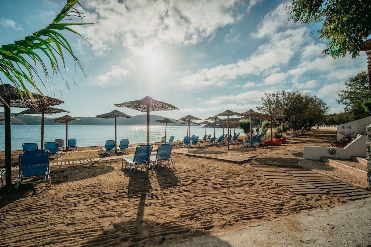 Serifos Lounge seaside beach Bar