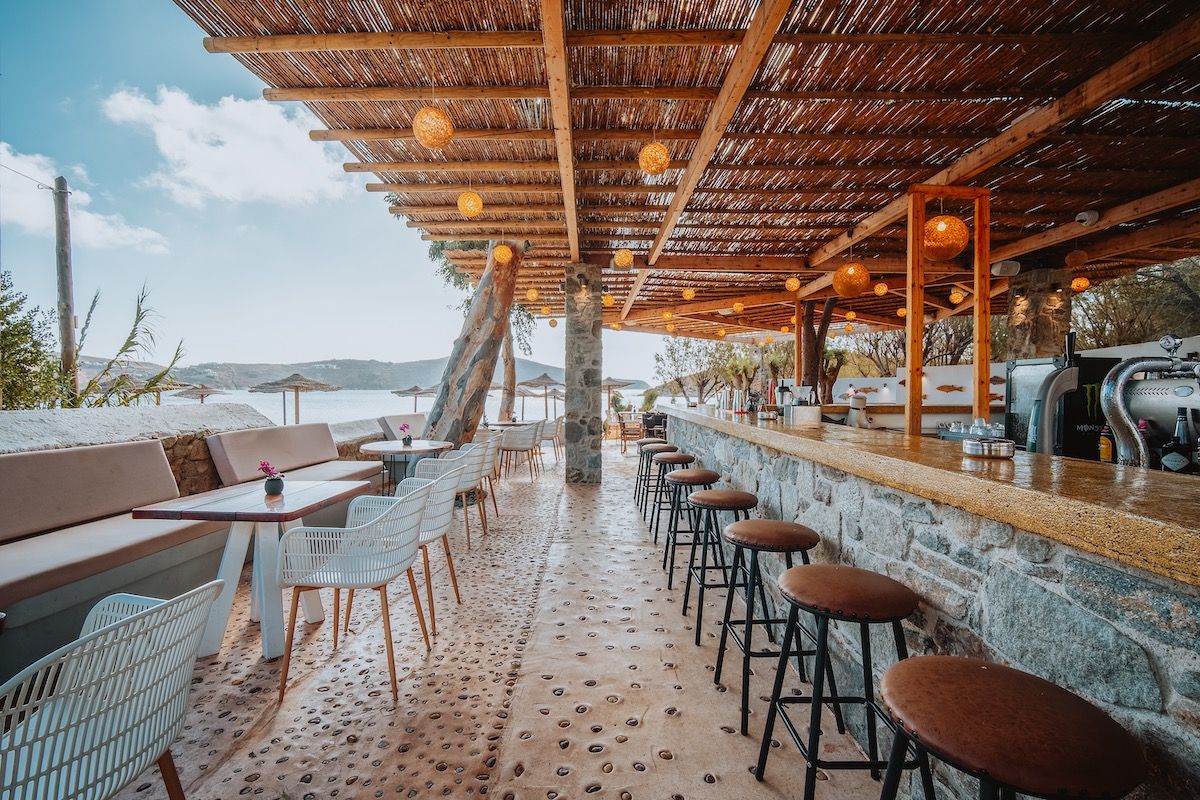 Serifos Lounge seaside beach Bar