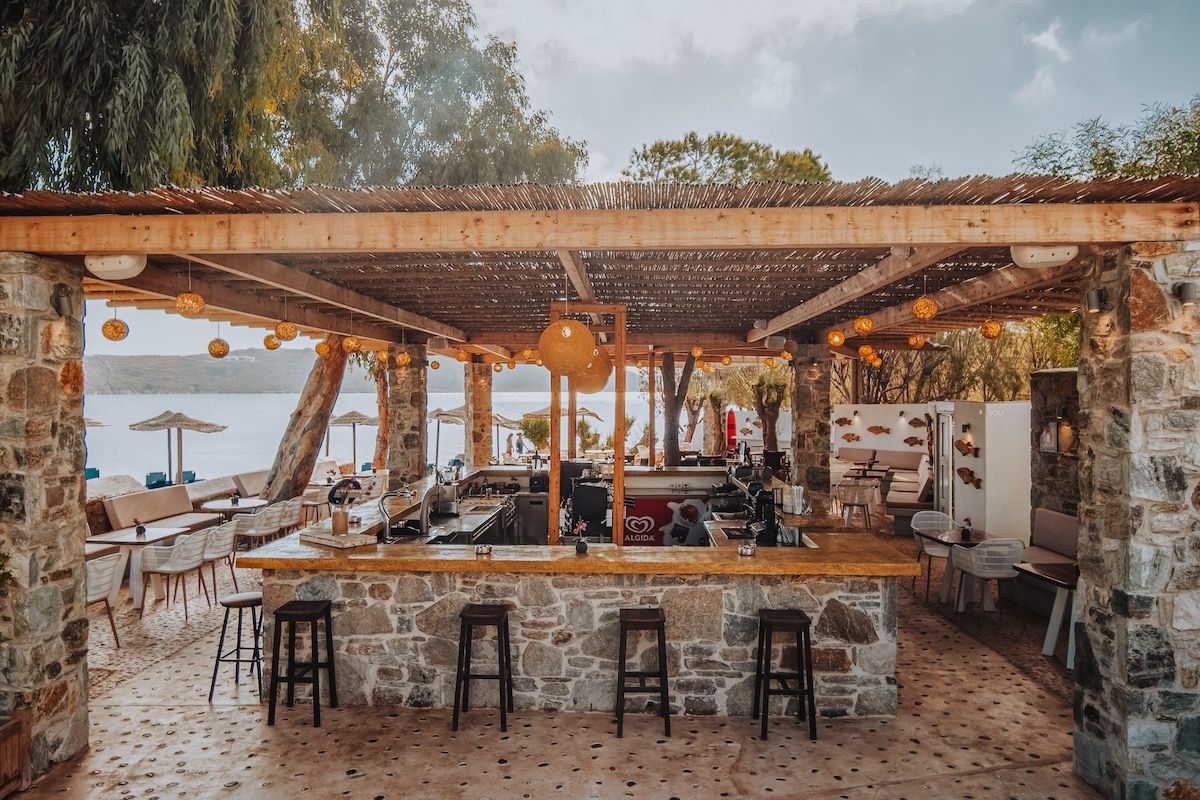 Serifos Lounge seaside beach Bar