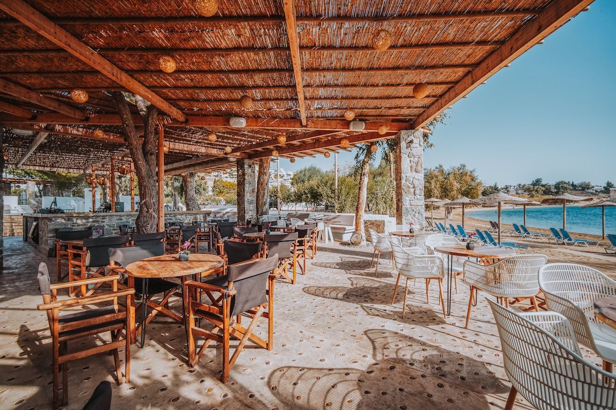 Serifos Lounge seaside beach Bar